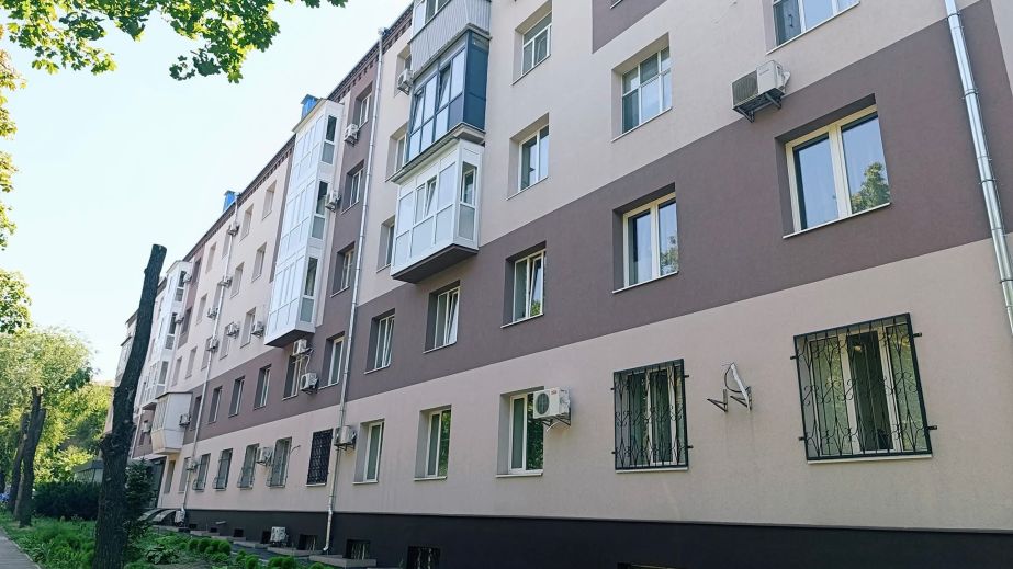 Завершується ремонт пʼятиповерхівки у Запоріжжі, зруйнованої ракетою у 2022 році