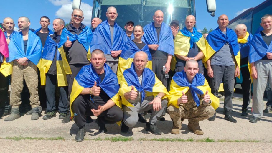 В Україну повернулися шестеро захисників із Запорізької області