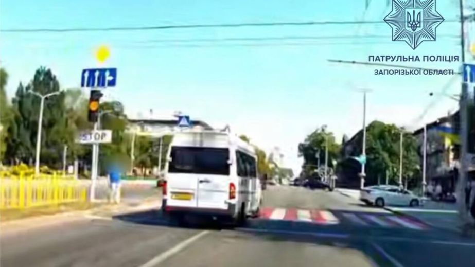 Порушення на світлофорі: у Запоріжжі покарали водія маршрутки