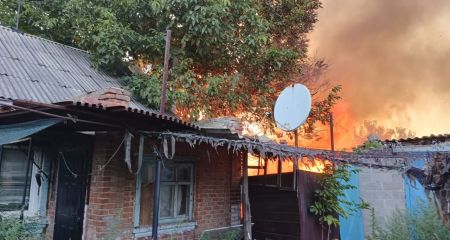 Масштабні пожежі сталися внаслідок ворожих обстрілів на Запоріжжі