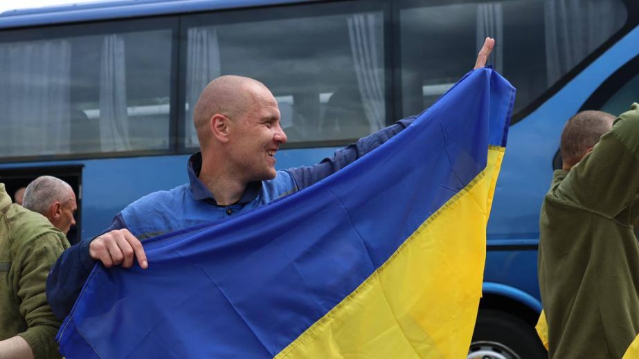 Еще 307 украинцев вернулись домой в рамках масштабного обмена