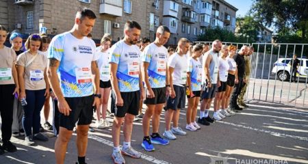 Запорізькі поліцейські долучилися до забігу на честь полеглих Героїв – кадри