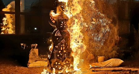 С огнем до неба завершился в Запорожье симпозиум скульпторов