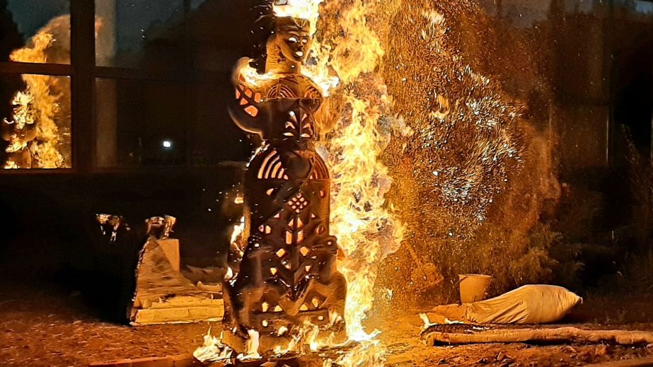 Із вогнем до неба завершився у Запоріжжі симпозіум скульпторів