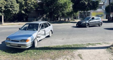 ВАЗ і "Рено" не розминулися в Комунарському районі Запоріжжя – наслідки