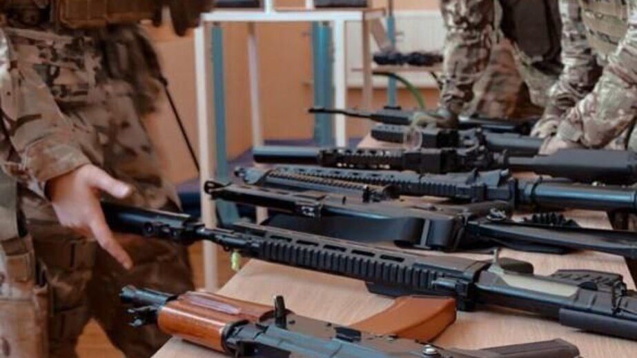 У Бердянському "університеті" на Запоріжжі окупанти навчають студентів воювати