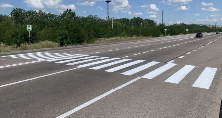 На подъезде к Хортице в Запорожье обновили дорожную разметку