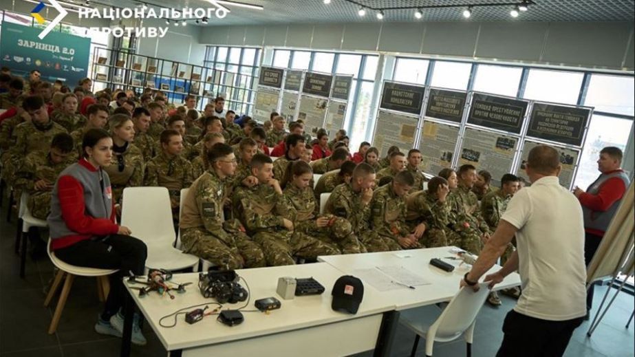 На окупованому Запоріжжі 2 тисячі дітей планують залучити до військової гри