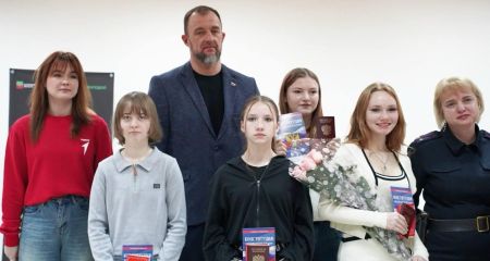 В окупованому Бердянську на Запоріжжі дітей змусили отримувати паспорти РФ