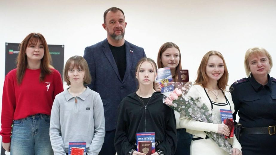 В окупованому Бердянську на Запоріжжі дітей змусили отримувати паспорти РФ