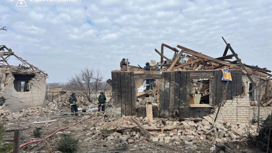 Будинок, гараж та автівка палали на Запоріжжі після обстрілів РФ