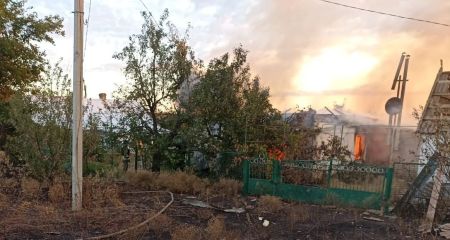 На Запоріжжі через російські атаки горіли будинки та база відпочинку