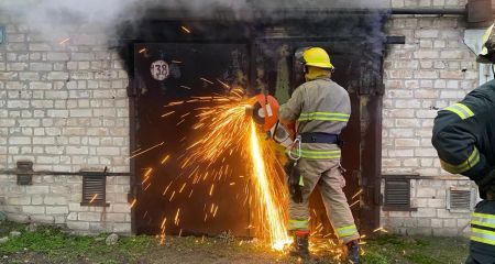 Жилой дом и гараж горели в Запорожском районе и областном центре