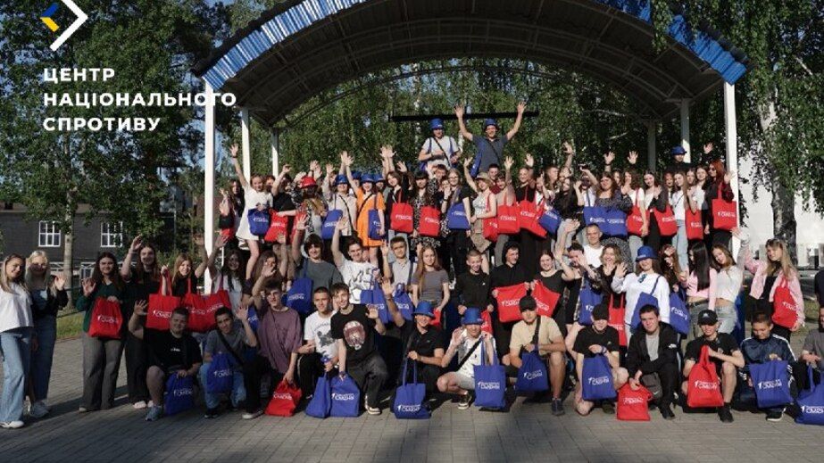 Окупанти тягнуть обдарованих українських дітей  до своїх вишів