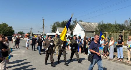Павшего воина из Кушугума на Запорожье провели в последний путь