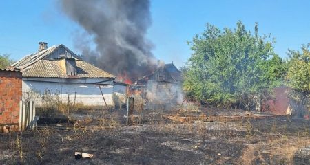 На Запоріжжі через російські обстріли горіли будинки та гектари сухостою