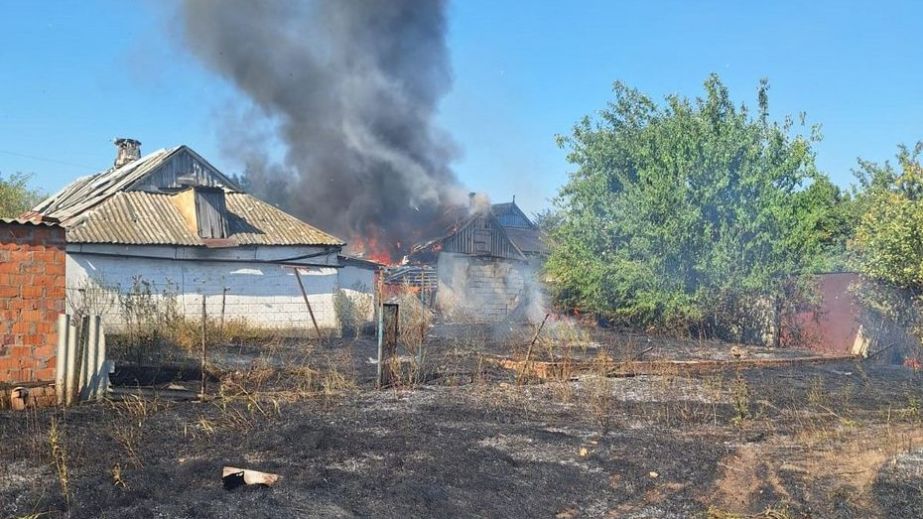 На Запоріжжі через російські обстріли горіли будинки та гектари сухостою