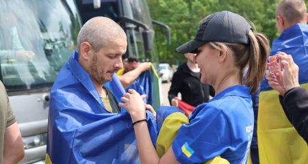 В Украину вернулись защитники, находившиеся в плену с 2022 года