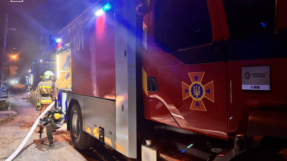 Опіки рук та дихальних шляхів: у Запоріжжі під час пожежі постраждала жінка