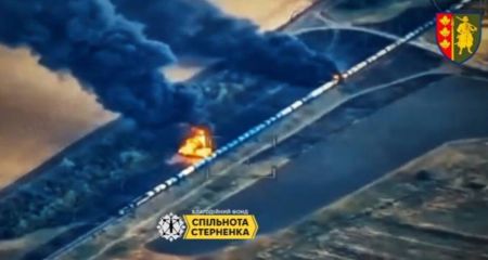 Украинские силы уничтожили вражеский поезд с топливом в Запорожской области – кадры