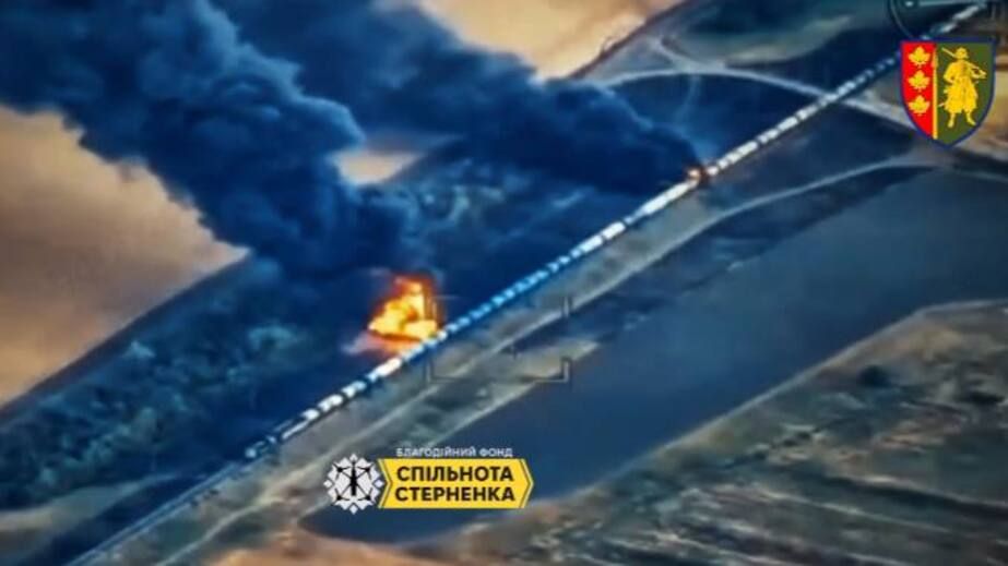 Украинские силы уничтожили вражеский поезд с топливом в Запорожской области – кадры