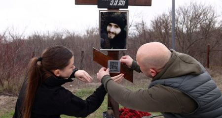 Почтение памяти: в Запорожье на могилах погибших правоохранителей установили QR-коды