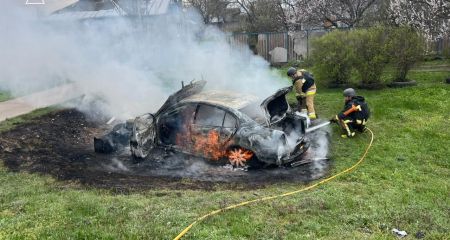 Складські приміщення та авто палали у Запорізькому районі після обстрілів РФ