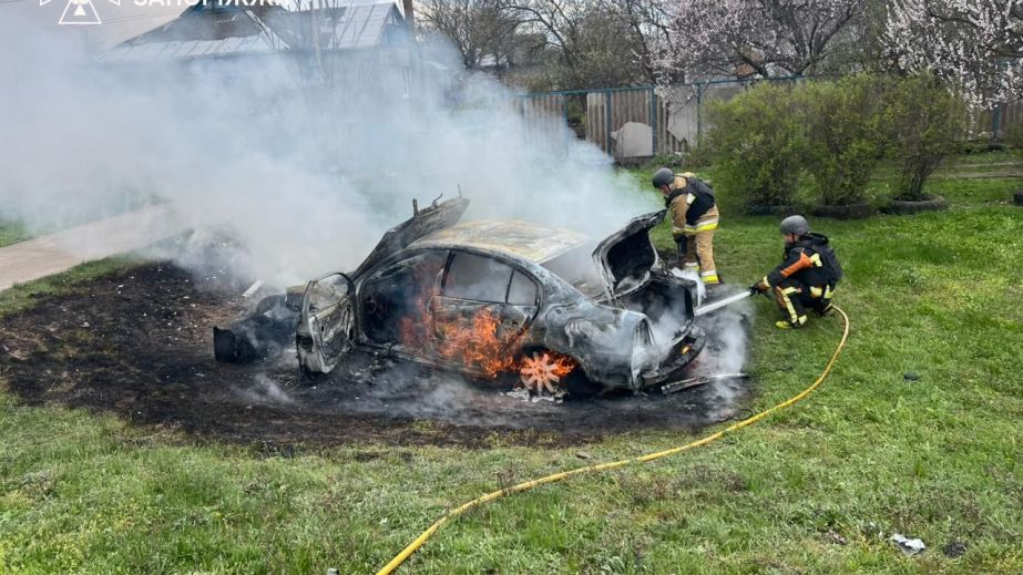 Складские помещения и авто горели в Запорожском районе после обстрелов РФ