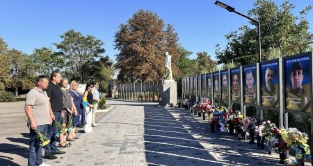 Хвилина мовчання та квіти: на Запоріжжі вшанували пам’ять полеглих воїнів