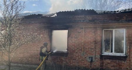 Дерев&rsquo;яні піддони та житловий будинок палали на Запоріжжі після ворожих ударів