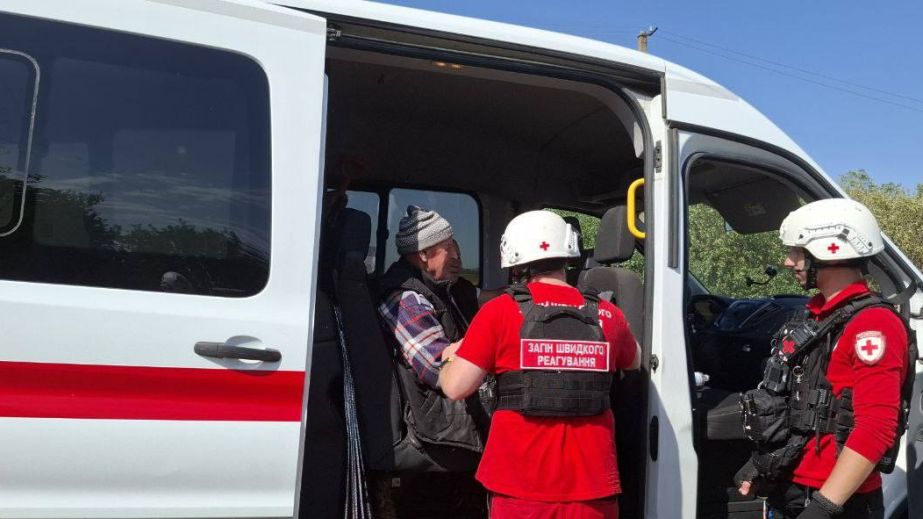З прифронтового Солодкого на Запоріжжі евакуювали подружжя похилого віку