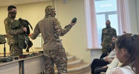 РФ затвердила розширену програму військової підготовки у школах на ТОТ