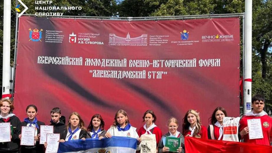 На окупованих територіях дітей змушують відвідувати виставки про "велич РФ"