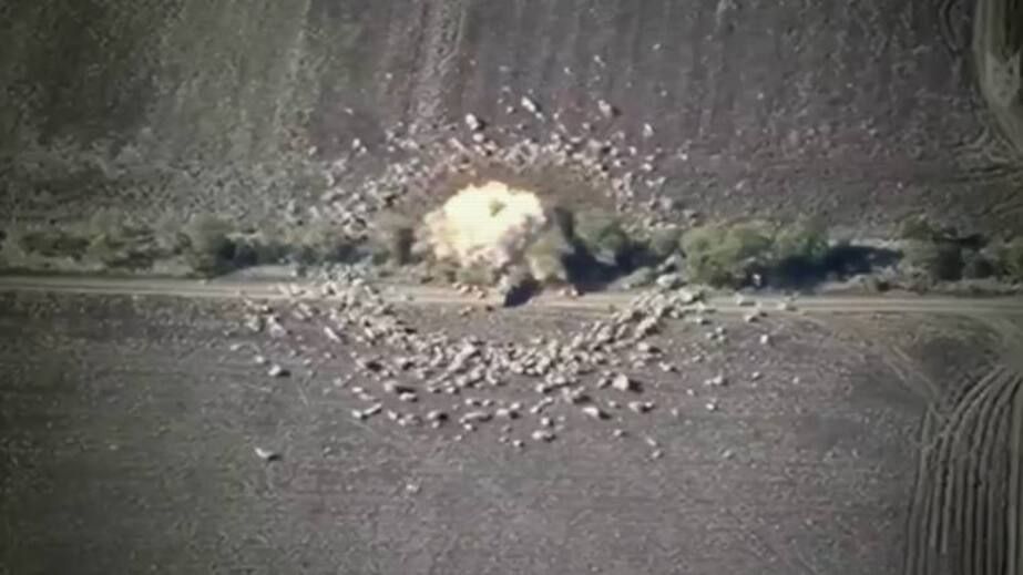 Военные поделились кадрами сожжения окупантов в Запорожской области