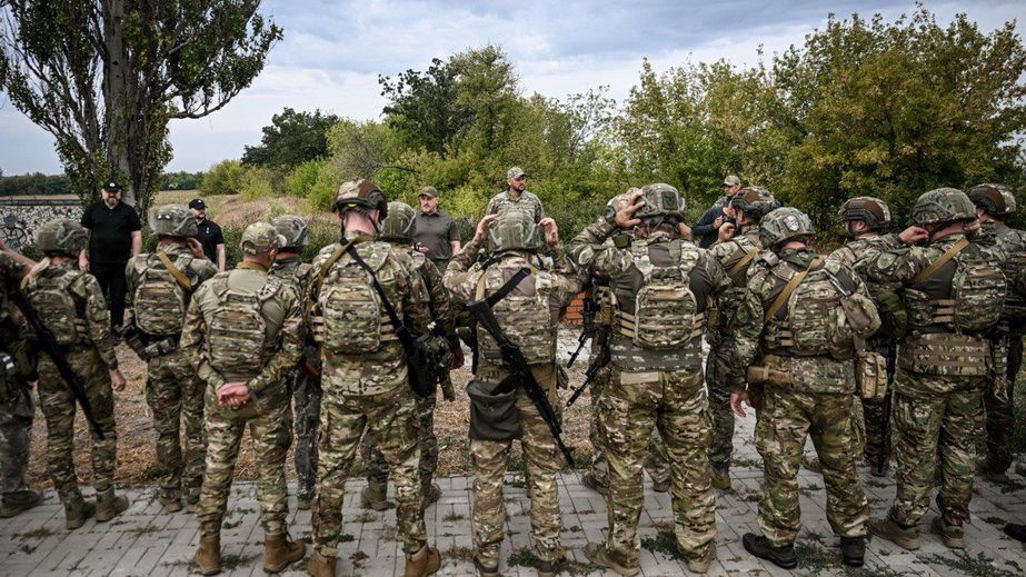Дівчата-дронарки з запорізького батальйону поліції вирушили на фронт