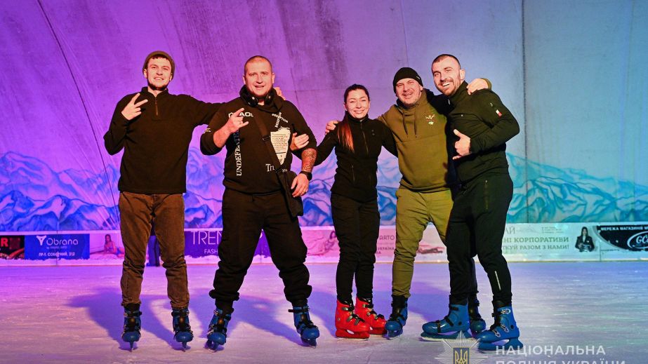 Запорожские ветераны восстанавливались благодаря активному отдыху на льду &ndash; кадры