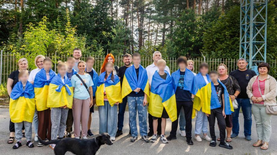 В Україну повернули 11 дітей віком від 10 до 17 років