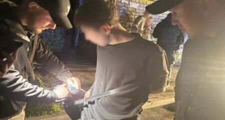 Ограбил 13-летнего парня: в Запорожье задержали юношу
