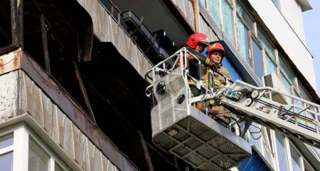 Пожежа в Запоріжжі: з палаючої квартири врятували жінку