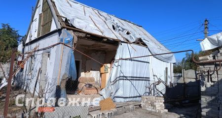 Сорванные крыши и потрескавшиеся стены: в Запорожье пострадали более 80 домов