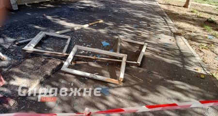 "Закрили" вікна у майже 50 оселях: у Запоріжжі усувають наслідки бомбування