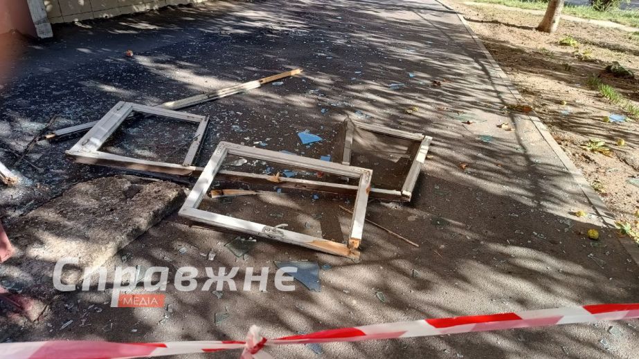 "Закрили" вікна у майже 50 оселях: у Запоріжжі усувають наслідки бомбування