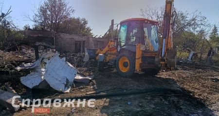 Разбитый авиабомбами дом в Запорожье показали в горсовете