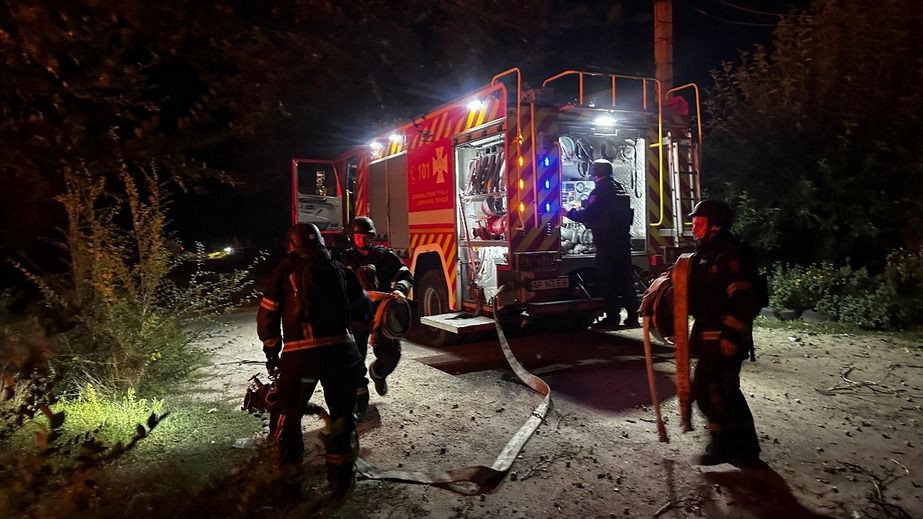 Авто и дом пылали в Запорожском районе – подробности