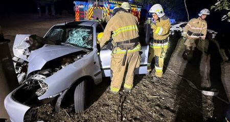 Легковик влетів у електроопору в Запоріжжі: керманича госпіталізували