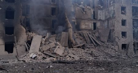 Россияне уничтожили детский сад и многоэтажку на Запорожье – кадры
