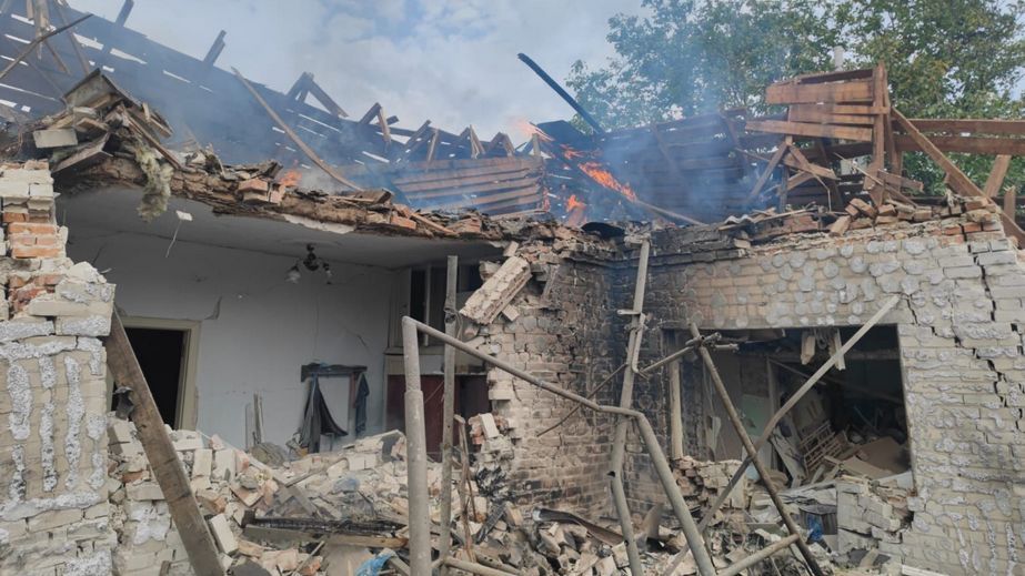 Жилые дома пылали из-за вражеских обстрелов на Запорожье
