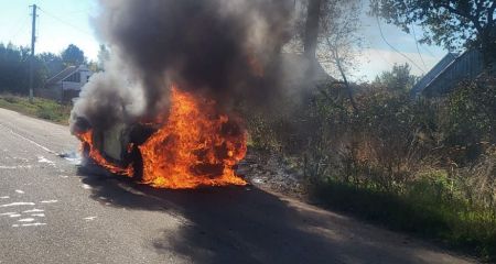 Квартиры и автомобиль горели на Запорожье после вражеских обстрелов