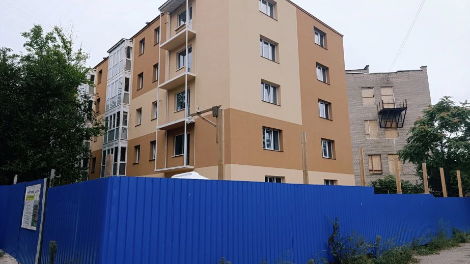 В Запорожье восстанавливают многоэтажку, дважды пострадавшую от обстрелов