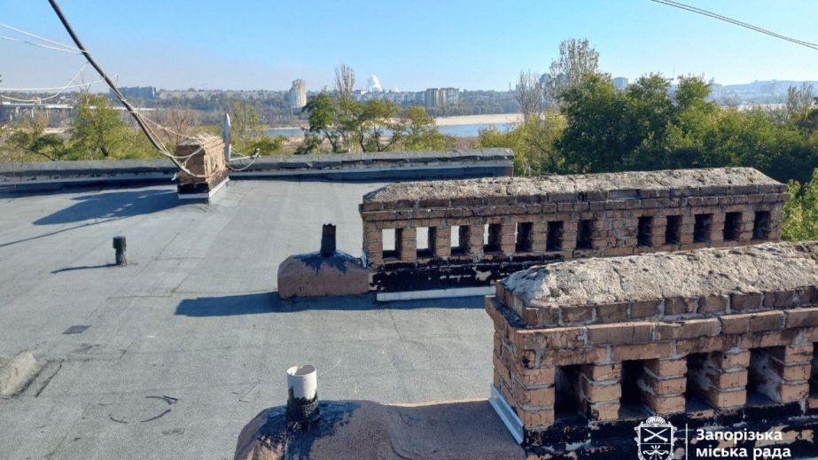 Від дахів до труб: будинки відновлюють після атак та зносу в Запоріжжі